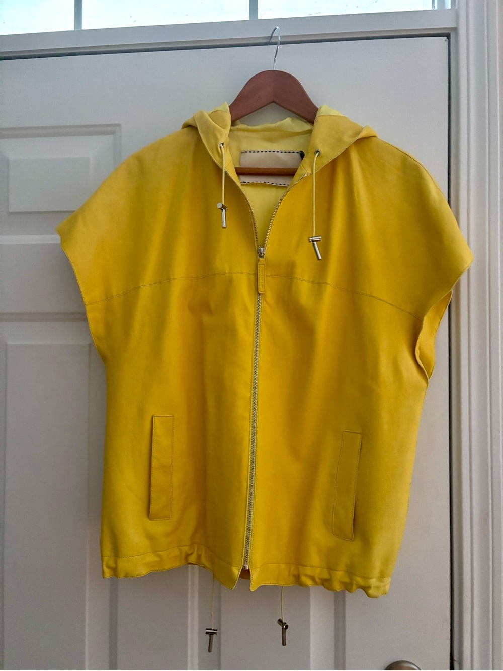 Longchamp genuine leather vest, size 12, good conditions